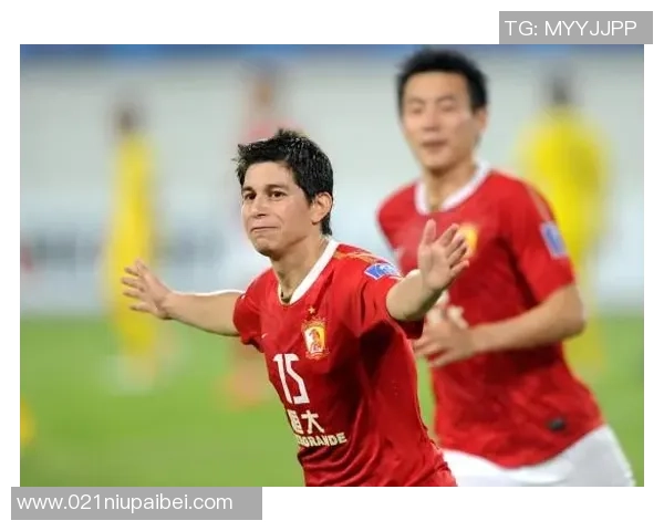 广州恒大与柏太阳神球迷激情对唱展现足球文化魅力